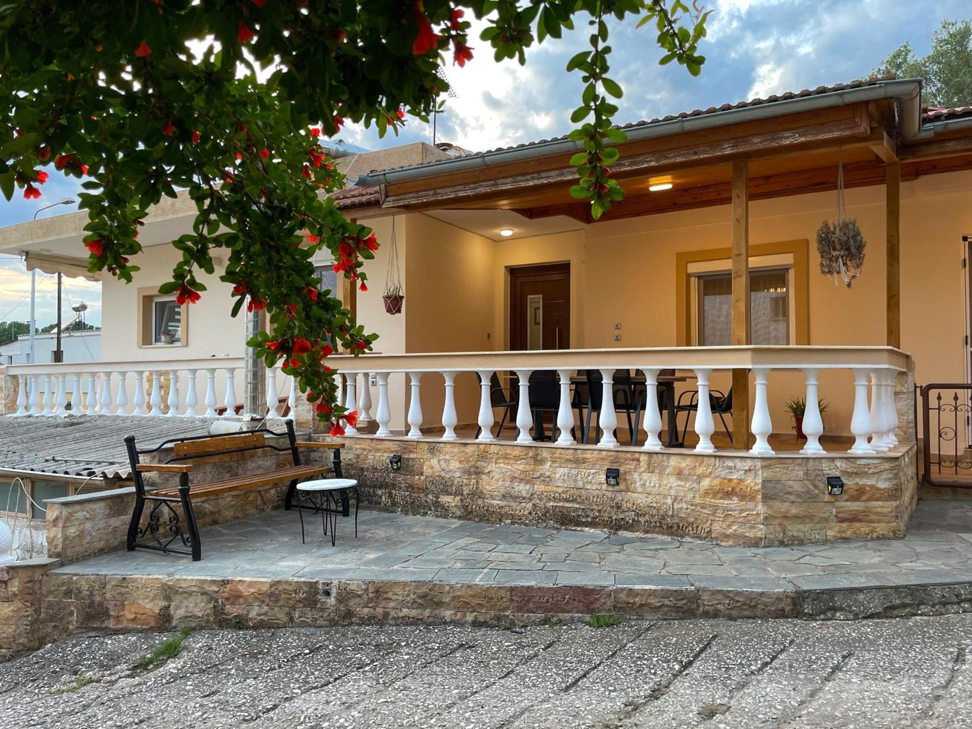 Aristides Guesthouse Krinídhes Extérieur photo
