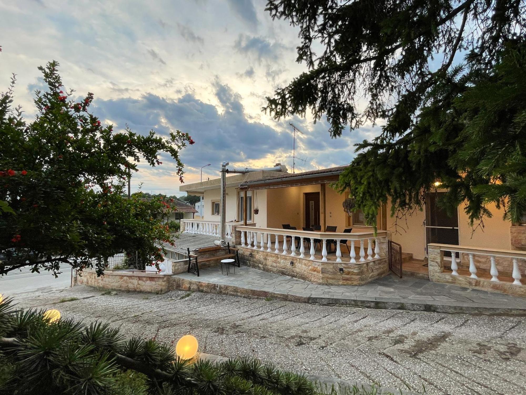 Aristides Guesthouse Krinídhes Extérieur photo
